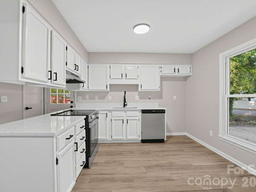 8500 Othello Place, Charlotte, NC 28227.  MLS# CAR4435162, YatesRealty ID 56882. 