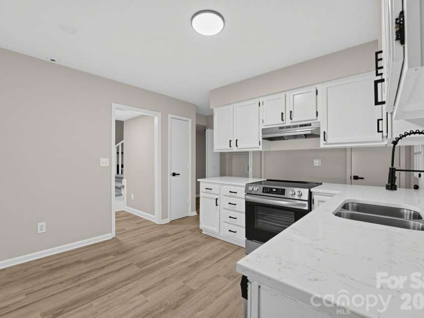 8500 Othello Place, Charlotte, NC 28227.  MLS# CAR4435162, YatesRealty ID 56882. 