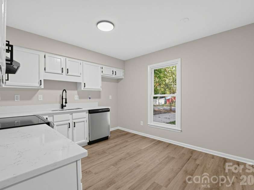8500 Othello Place, Charlotte, NC 28227.  MLS# CAR4435162, YatesRealty ID 56882. 