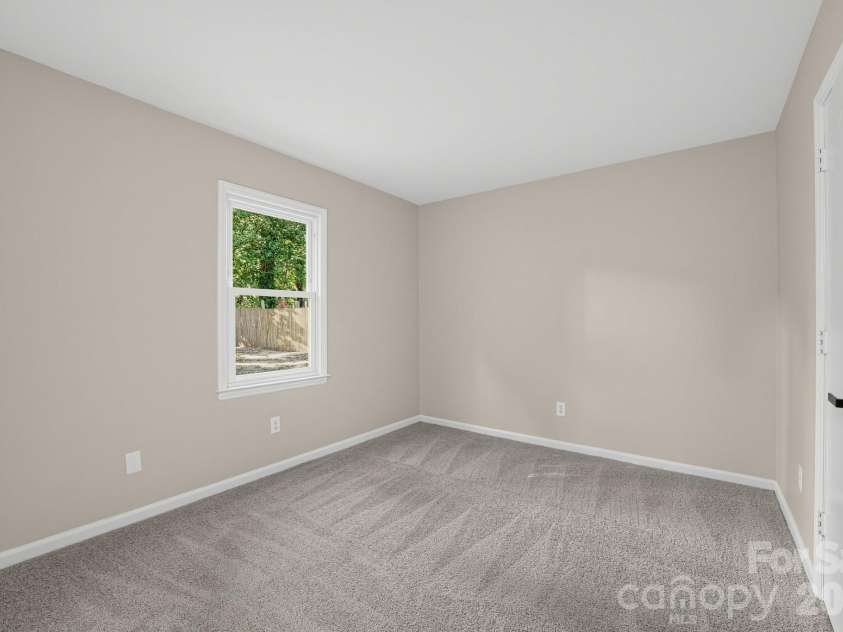 8500 Othello Place, Charlotte, NC 28227.  MLS# CAR4435162, YatesRealty ID 56882. 