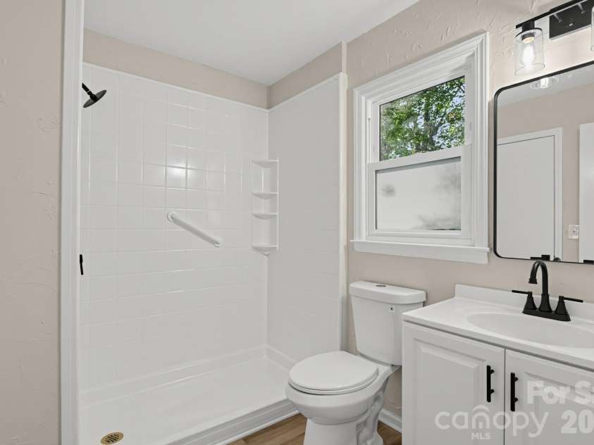 8500 Othello Place, Charlotte, NC 28227.  MLS# CAR4435162, YatesRealty ID 56882. 