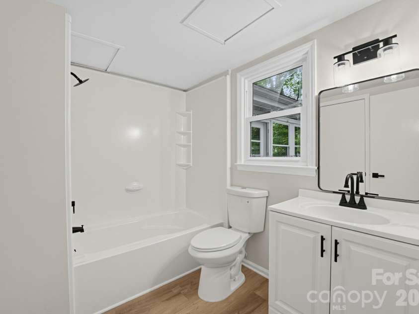 8500 Othello Place, Charlotte, NC 28227.  MLS# CAR4435162, YatesRealty ID 56882. 