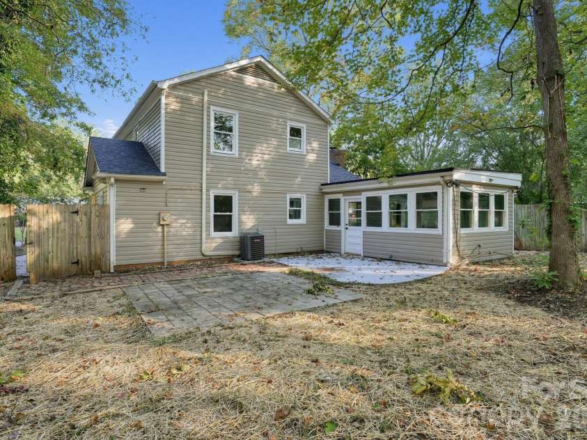 8500 Othello Place, Charlotte, NC 28227.  MLS# CAR4435162, YatesRealty ID 56882. 