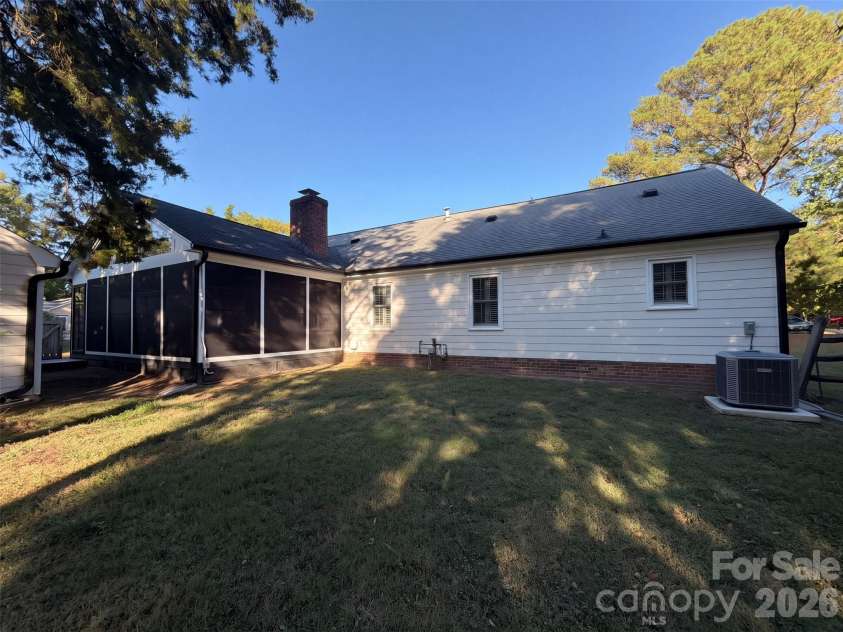 4704 Benridge Lane, Charlotte, NC 28226.  MLS# CAR4435223, YatesRealty ID 56885. 