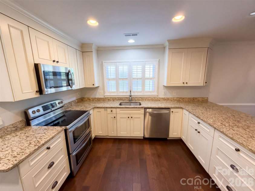 4704 Benridge Lane, Charlotte, NC 28226.  MLS# CAR4435223, YatesRealty ID 56885. 