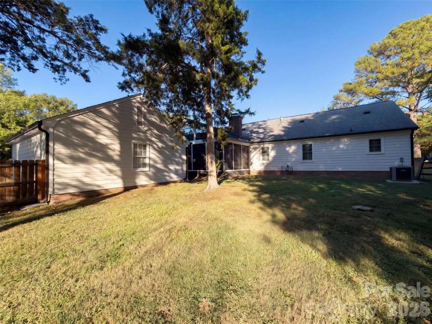 4704 Benridge Lane, Charlotte, NC 28226.  MLS# CAR4435223, YatesRealty ID 56885. 