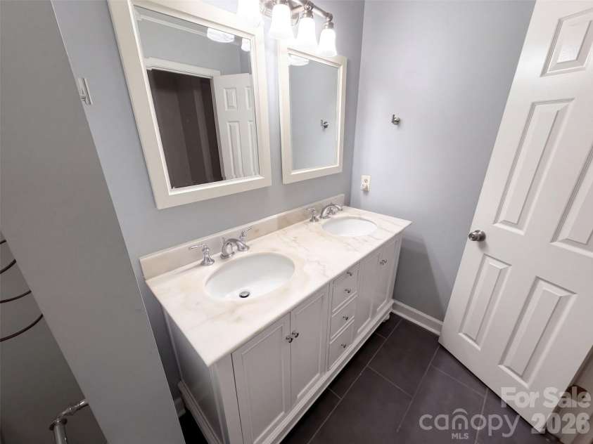 4704 Benridge Lane, Charlotte, NC 28226.  MLS# CAR4435223, YatesRealty ID 56885. 