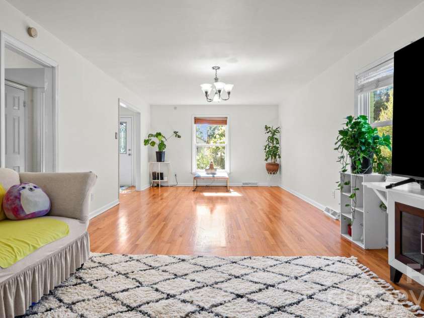 7425 Riding Trail Road, Charlotte, NC 28212.  MLS# CAR4435109, YatesRealty ID 56887. 