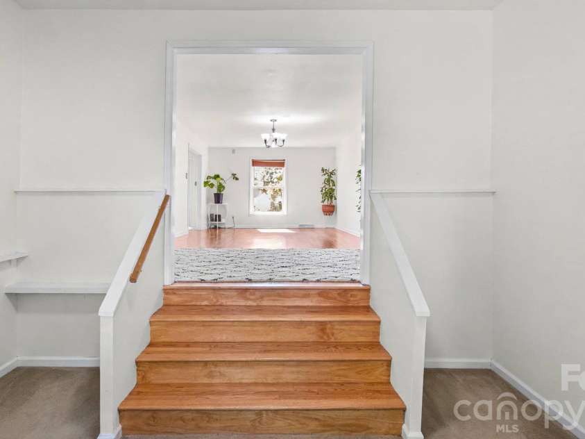 7425 Riding Trail Road, Charlotte, NC 28212.  MLS# CAR4435109, YatesRealty ID 56887. 