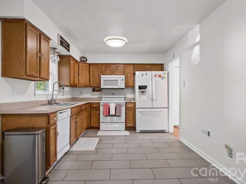 7425 Riding Trail Road, Charlotte, NC 28212.  MLS# CAR4435109, YatesRealty ID 56887. 