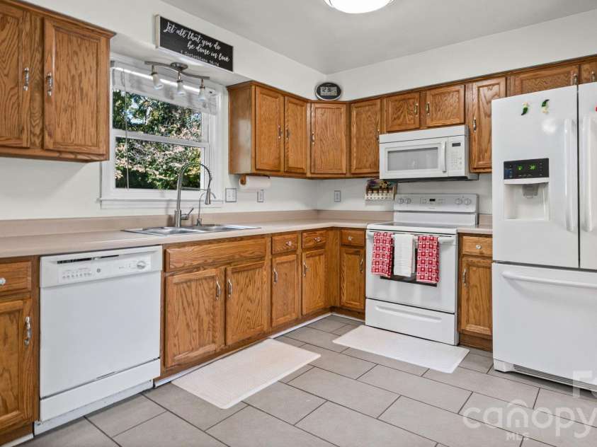 7425 Riding Trail Road, Charlotte, NC 28212.  MLS# CAR4435109, YatesRealty ID 56887. 