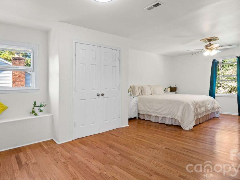 7425 Riding Trail Road, Charlotte, NC 28212.  MLS# CAR4435109, YatesRealty ID 56887. 