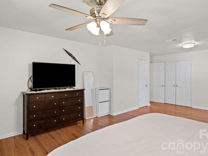 7425 Riding Trail Road, Charlotte, NC 28212.  MLS# CAR4435109, YatesRealty ID 56887. 