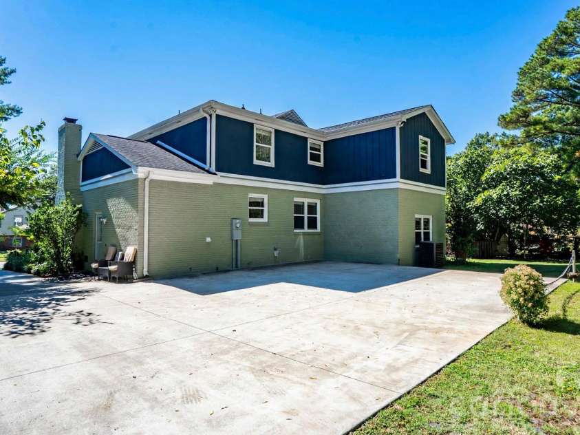 7425 Riding Trail Road, Charlotte, NC 28212.  MLS# CAR4435109, YatesRealty ID 56887. 