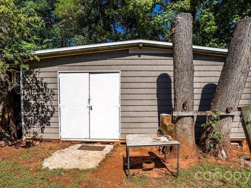 7425 Riding Trail Road, Charlotte, NC 28212.  MLS# CAR4435109, YatesRealty ID 56887. 