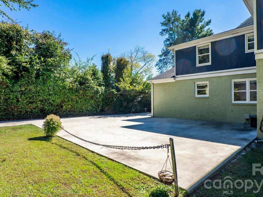 7425 Riding Trail Road, Charlotte, NC 28212.  MLS# CAR4435109, YatesRealty ID 56887. 