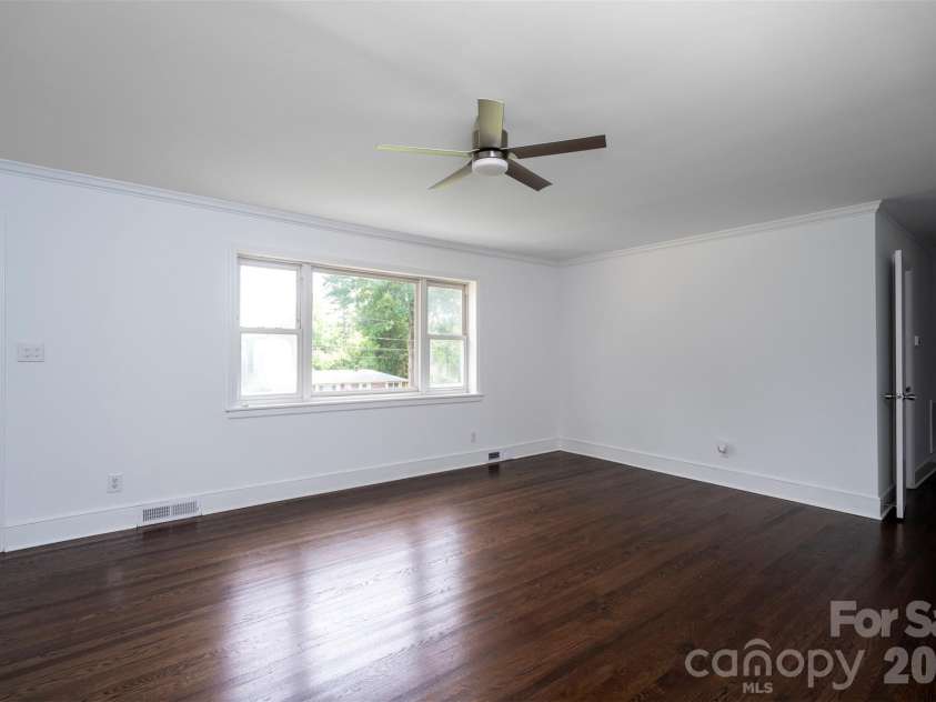 6517 Elmwood Circle, Charlotte, NC 28214.  MLS# CAR4278951, YatesRealty ID 5689. 