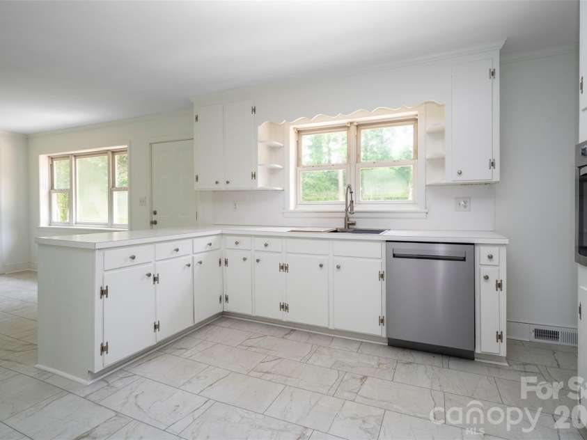 6517 Elmwood Circle, Charlotte, NC 28214.  MLS# CAR4278951, YatesRealty ID 5689. 