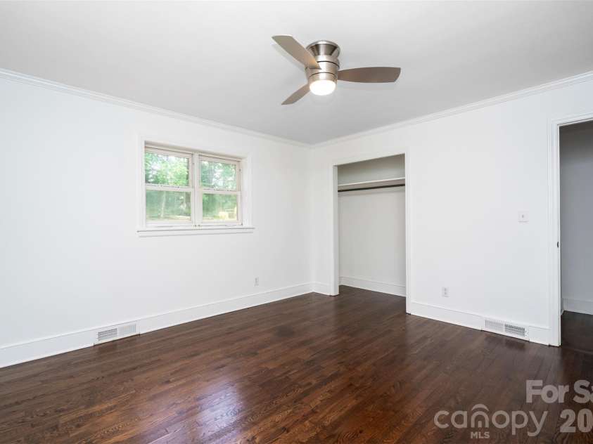 6517 Elmwood Circle, Charlotte, NC 28214.  MLS# CAR4278951, YatesRealty ID 5689. 