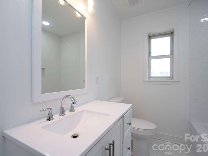 6517 Elmwood Circle, Charlotte, NC 28214.  MLS# CAR4278951, YatesRealty ID 5689. 