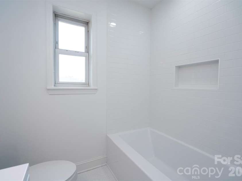 6517 Elmwood Circle, Charlotte, NC 28214.  MLS# CAR4278951, YatesRealty ID 5689. 