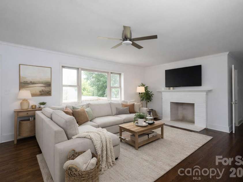6517 Elmwood Circle, Charlotte, NC 28214.  MLS# CAR4278951, YatesRealty ID 5689. Virtually Staged