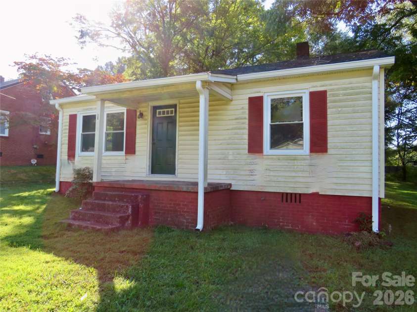 803 Elm Street, Shelby, NC 28150.  MLS# CAR4419776, YatesRealty ID 56895. 