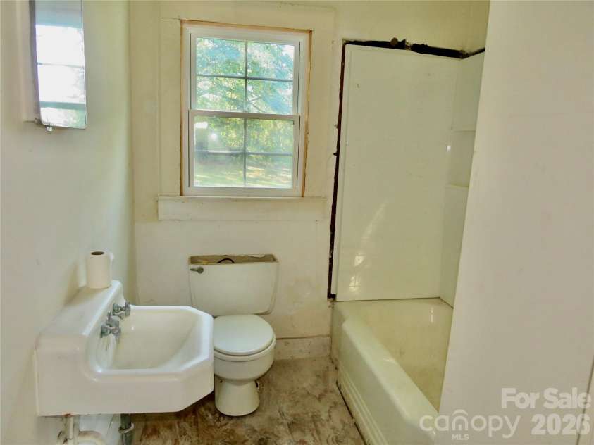 803 Elm Street, Shelby, NC 28150.  MLS# CAR4419776, YatesRealty ID 56895. 