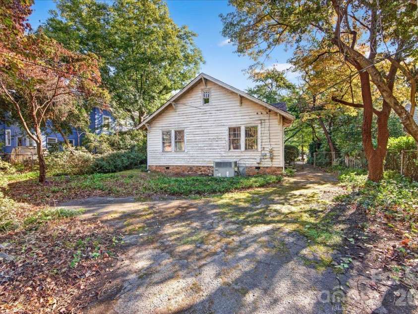 1709 The Plaza None, Charlotte, NC 28205.  MLS# CAR4435137, YatesRealty ID 56896. Backyard