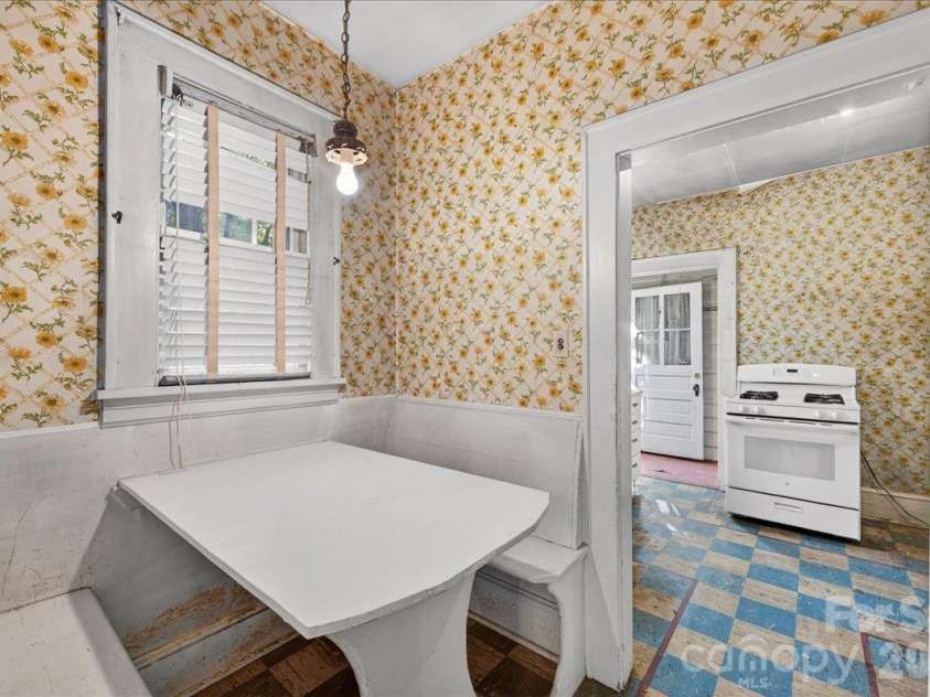 1709 The Plaza None, Charlotte, NC 28205.  MLS# CAR4435137, YatesRealty ID 56896. Breakfast Nook