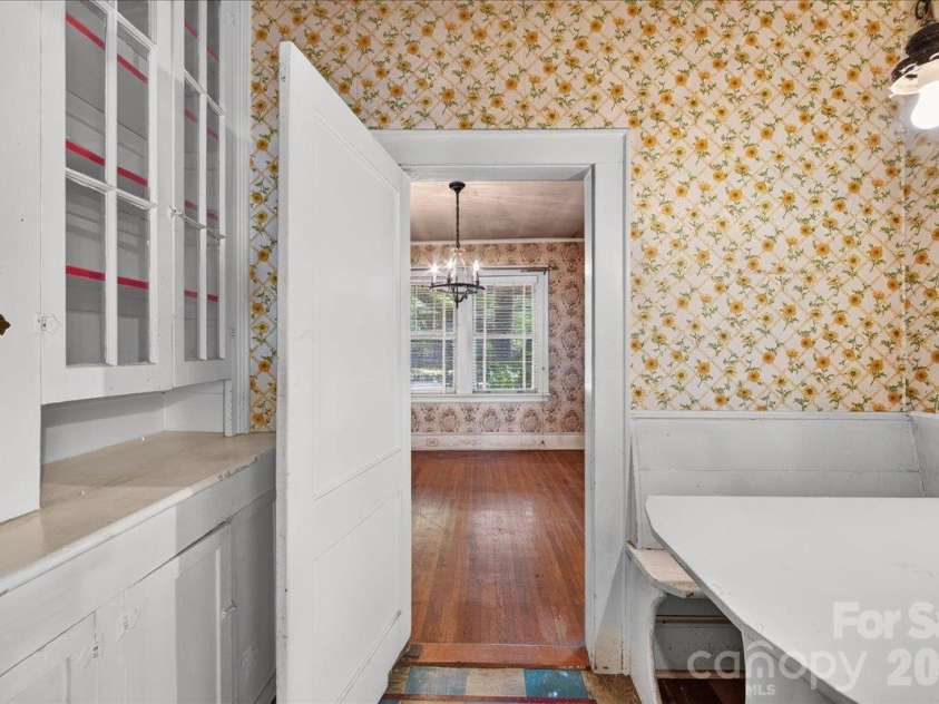1709 The Plaza None, Charlotte, NC 28205.  MLS# CAR4435137, YatesRealty ID 56896. Breakfast Nook