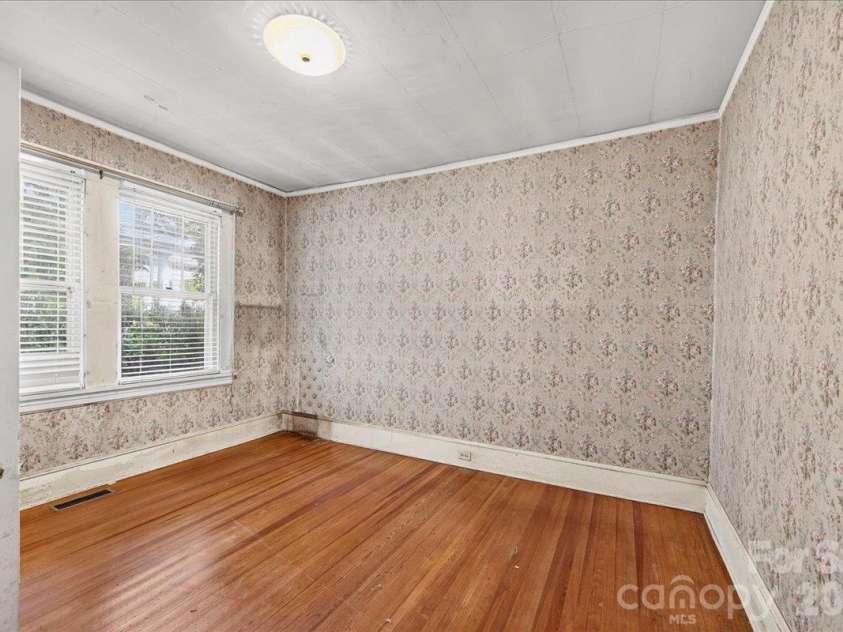 1709 The Plaza None, Charlotte, NC 28205.  MLS# CAR4435137, YatesRealty ID 56896. Primary Bedroom