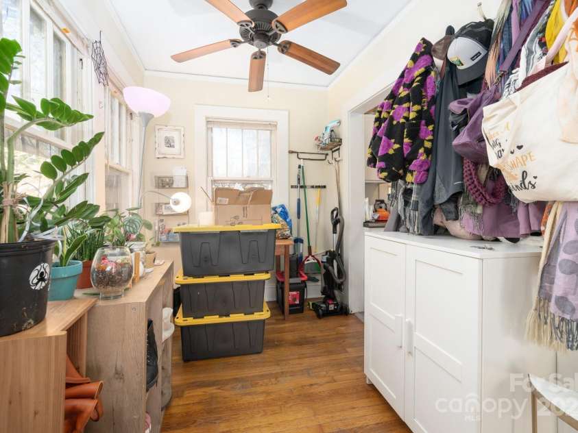 76 Lanvale Avenue, Asheville, NC 28806.  MLS# CAR4209001, YatesRealty ID 569. #3 dining area.