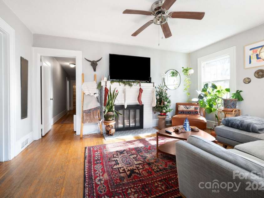 76 Lanvale Avenue, Asheville, NC 28806.  MLS# CAR4209001, YatesRealty ID 569. 