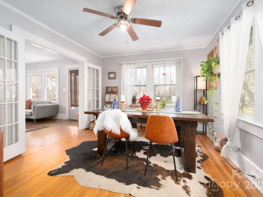 76 Lanvale Avenue, Asheville, NC 28806.  MLS# CAR4209001, YatesRealty ID 569. 