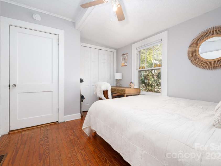 76 Lanvale Avenue, Asheville, NC 28806.  MLS# CAR4209001, YatesRealty ID 569. 