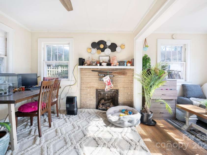 76 Lanvale Avenue, Asheville, NC 28806.  MLS# CAR4209001, YatesRealty ID 569. 