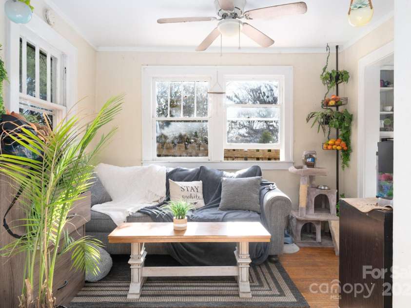 76 Lanvale Avenue, Asheville, NC 28806.  MLS# CAR4209001, YatesRealty ID 569. 