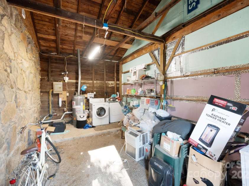 76 Lanvale Avenue, Asheville, NC 28806.  MLS# CAR4209001, YatesRealty ID 569. Common Laundry room