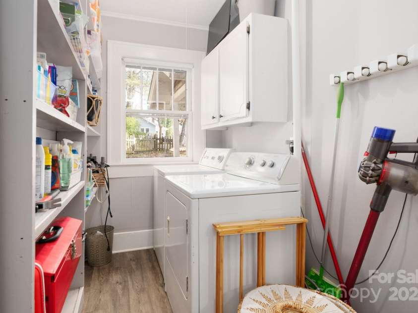 76 Lanvale Avenue, Asheville, NC 28806.  MLS# CAR4209001, YatesRealty ID 569. Main House private Laundry