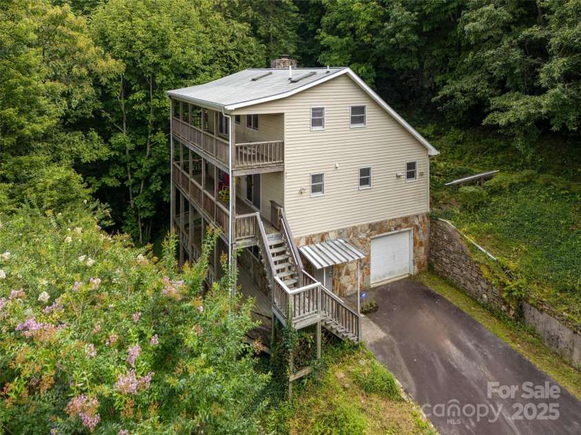 94 Marcellina Drive, Fairview, NC 28730.  MLS# CAR4286266, YatesRealty ID 569. 