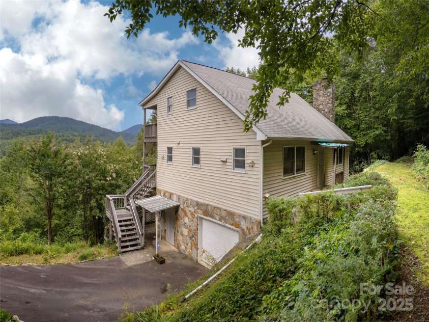 94 Marcellina Drive, Fairview, NC 28730.  MLS# CAR4286266, YatesRealty ID 569. 