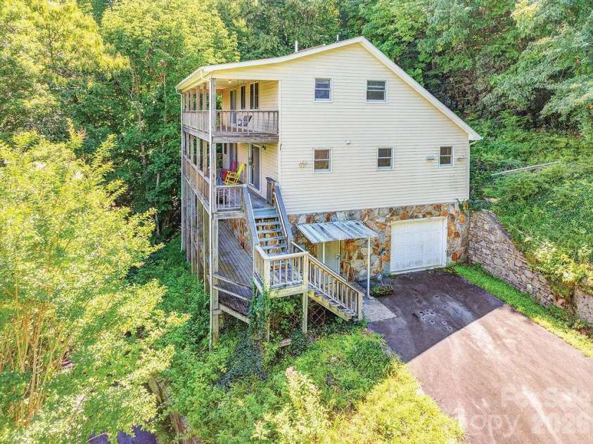 94 Marcellina Drive, Fairview, NC 28730.  MLS# CAR4416851, YatesRealty ID 569. 