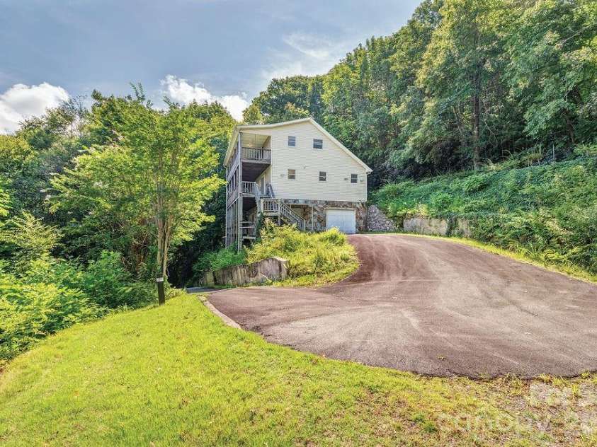 94 Marcellina Drive, Fairview, NC 28730.  MLS# CAR4416851, YatesRealty ID 569. 