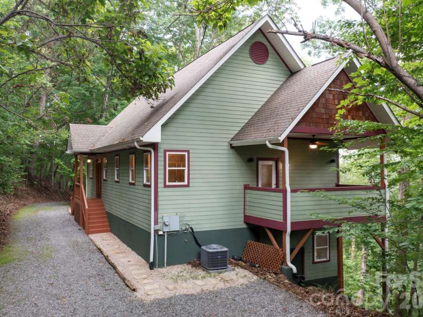 72 Wildflower Mountain Trail, Candler, NC 28715.  MLS# CAR4393589, YatesRealty ID 5690. 