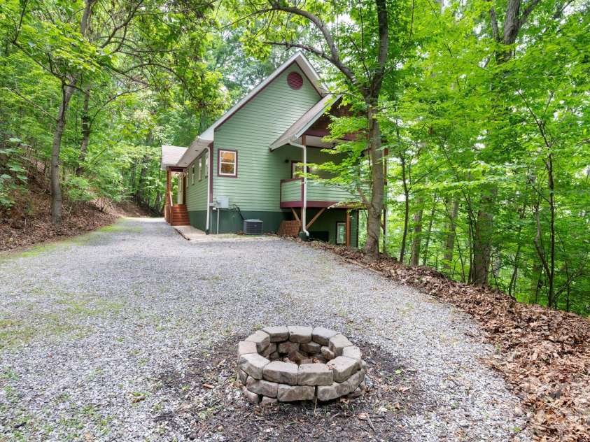 72 Wildflower Mountain Trail, Candler, NC 28715.  MLS# CAR4393589, YatesRealty ID 5690. 