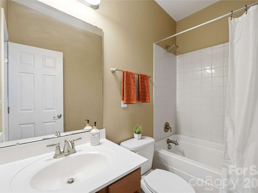 19862 Lamp Lighters Way, Cornelius, NC 28031.  MLS# CAR4430703, YatesRealty ID 56901. Hall bath at 19862 Lamp Lighters Way at Antiquity in Cornelius.