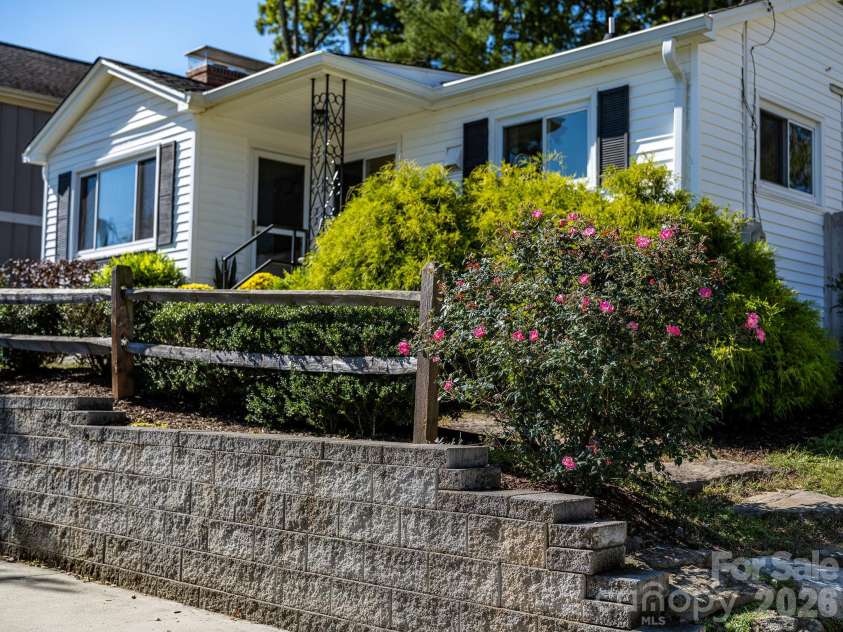 24 Cedar Street, Asheville, NC 28803.  MLS# CAR4422963, YatesRealty ID 56908. 