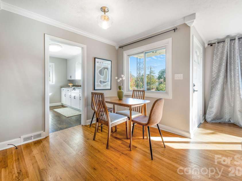 24 Cedar Street, Asheville, NC 28803.  MLS# CAR4422963, YatesRealty ID 56908. 