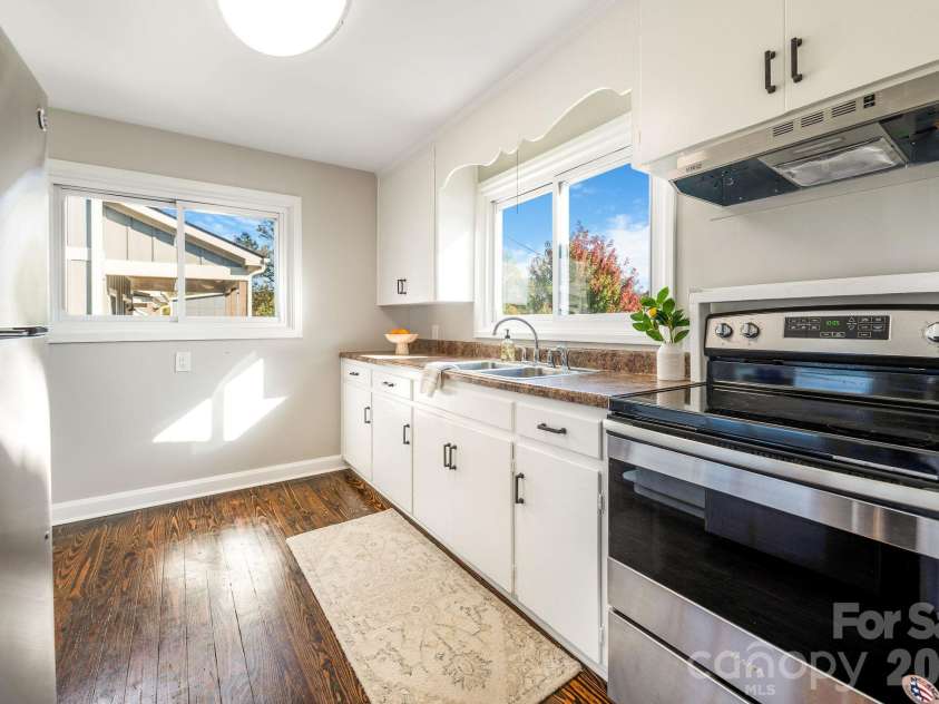 24 Cedar Street, Asheville, NC 28803.  MLS# CAR4422963, YatesRealty ID 56908. 
